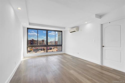 w7c-4516 83rd St, Elmhurst, NY, 11373-3895 | Card Image