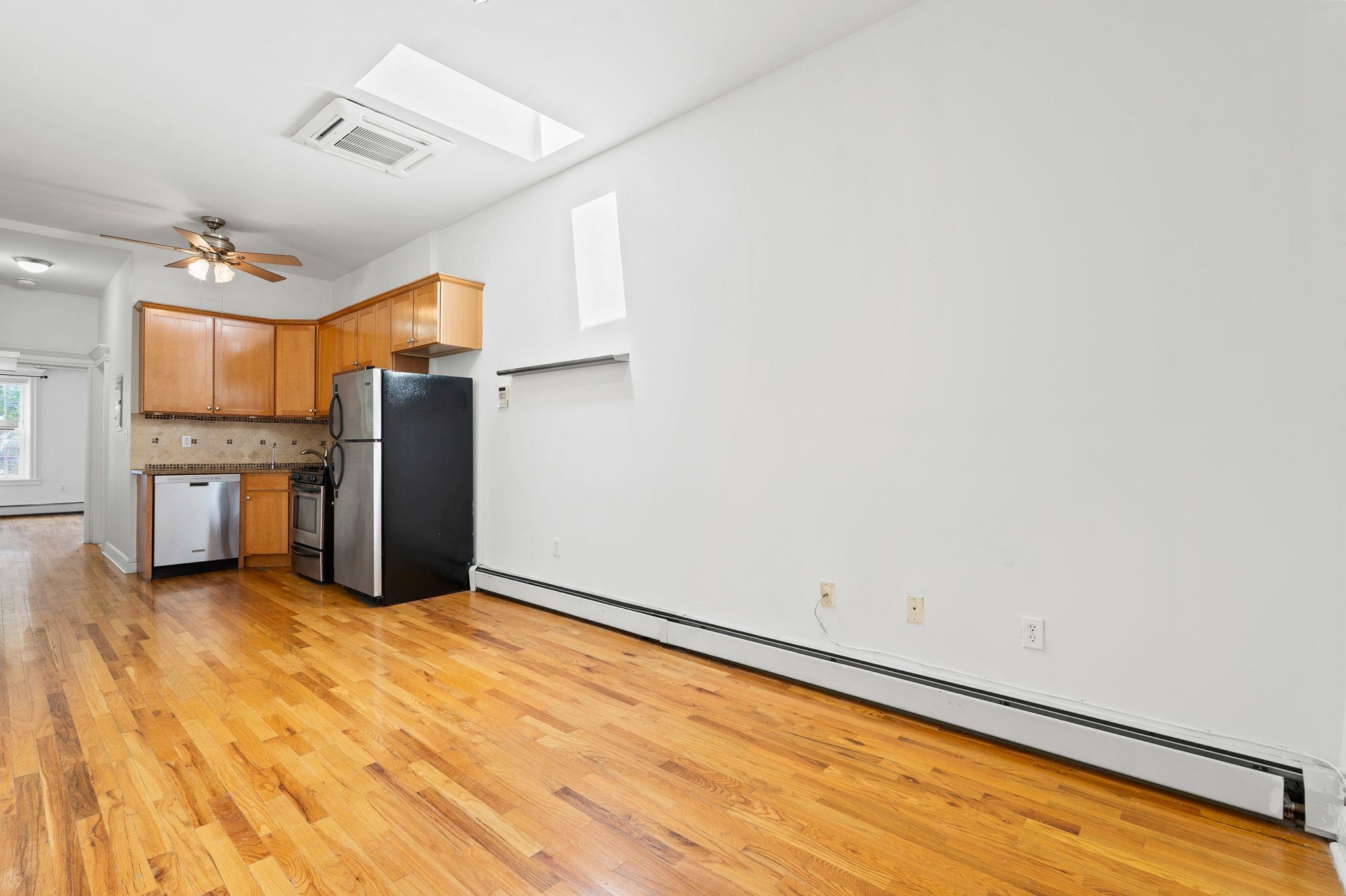 Residential Lease in JC, Downtown 2