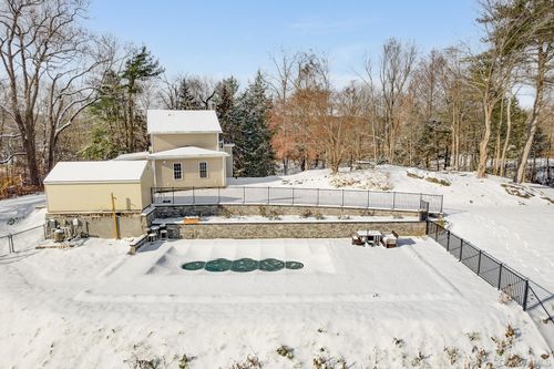 104 S Quaker Ln, Hyde Park, NY, 12538-2704 | Card Image