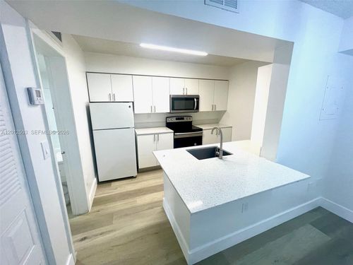 205-15201 Sw 80th St, Miami, FL, 33193-1373 | Card Image