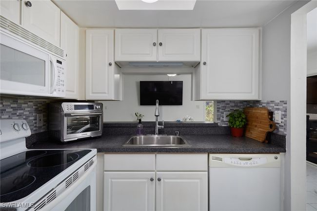 APT-2 - 3297 Royal Canadian Trce, Condo with 2 bedrooms, 2 bathrooms and null parking in Fort Myers FL | Image 4