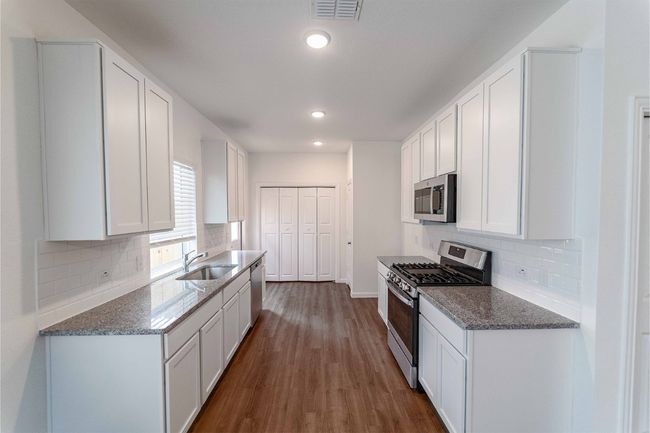 380 Kenai Dr, House other with 3 bedrooms, 2 bathrooms and 4 parking in Kyle TX | Image 6