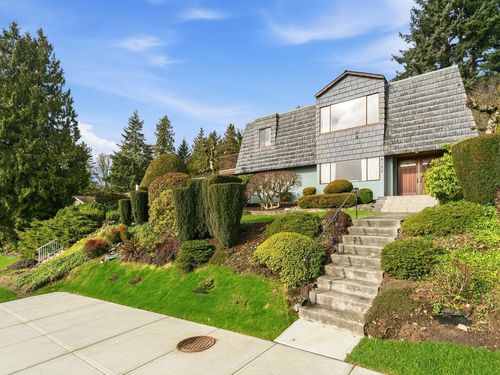 8355 Nelson Ave, Burnaby, BC, V5J4E8 | Card Image