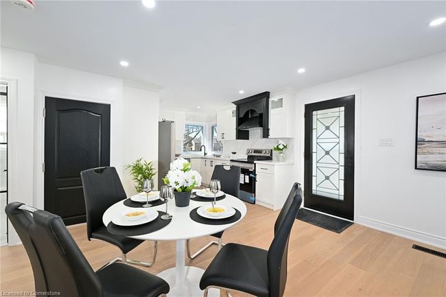 812 10 Th Ave, House other with 5 bedrooms, 2 bathrooms and 5 parking in Hamilton ON | Image 16