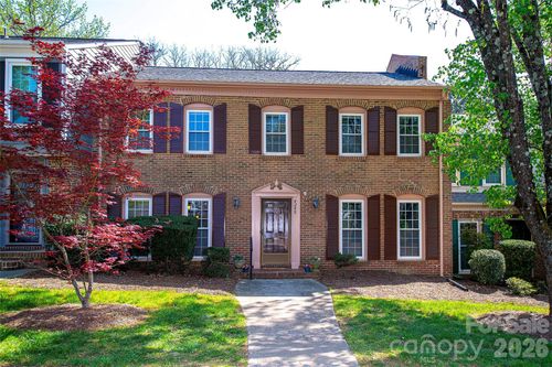 4248 Woodglen Ln, Charlotte, NC, 28226-7247 | Card Image