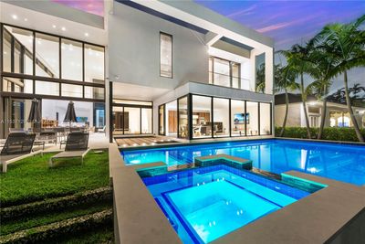 418 Sunset Dr, House other with 6 bedrooms, 6 bathrooms and null parking in Hallandale Beach FL | Image 2