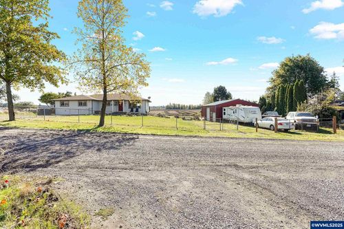 825 Academy St, Mount Angel, OR, 97362-9571 | Card Image