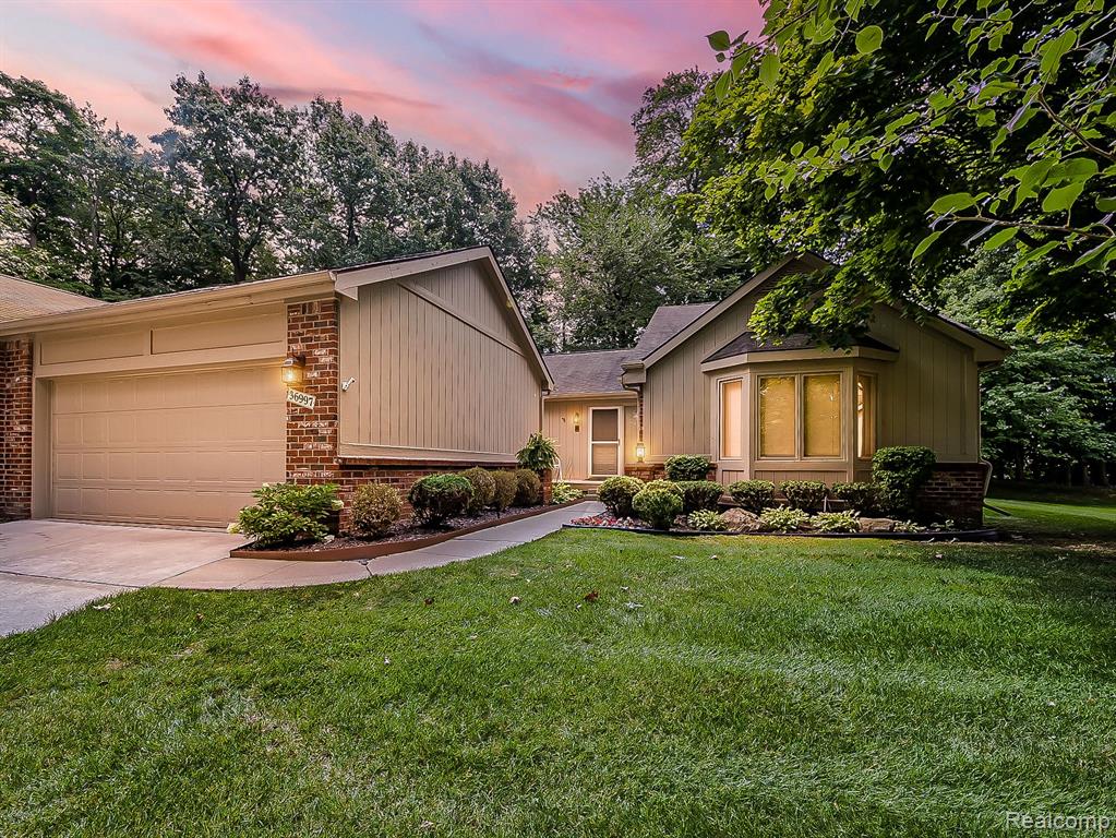 Driftwood , Farmington Hills, MI 48331