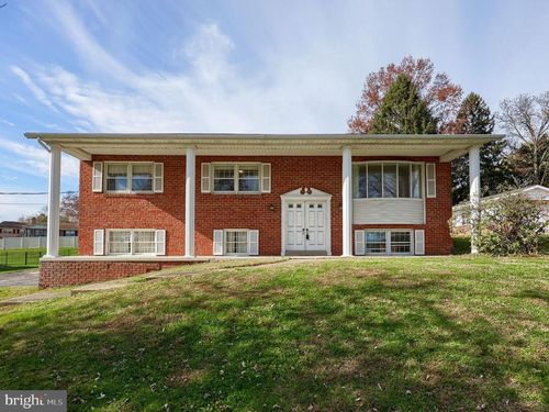 90 Churchill Dr, YORK, PA, 17403-4517 | Card Image