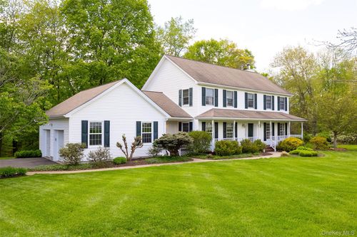 76 Rockledge Dr, Pleasant Valley, NY, 12569-5131 | Card Image