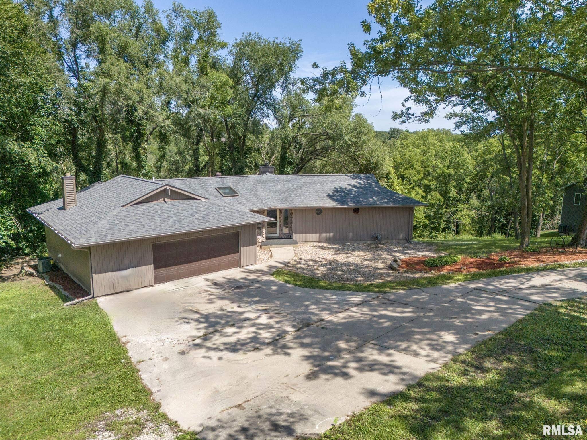 Elmwood Dr, Blue Grass, IA 52726