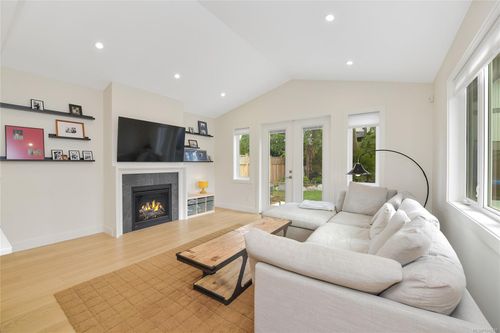4317 Majestic Dr, Victoria, BC, V8N3H1 | Card Image