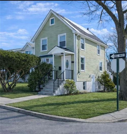 132 Dewey Ave, Staten Island, NY, 10308-2107 | Card Image
