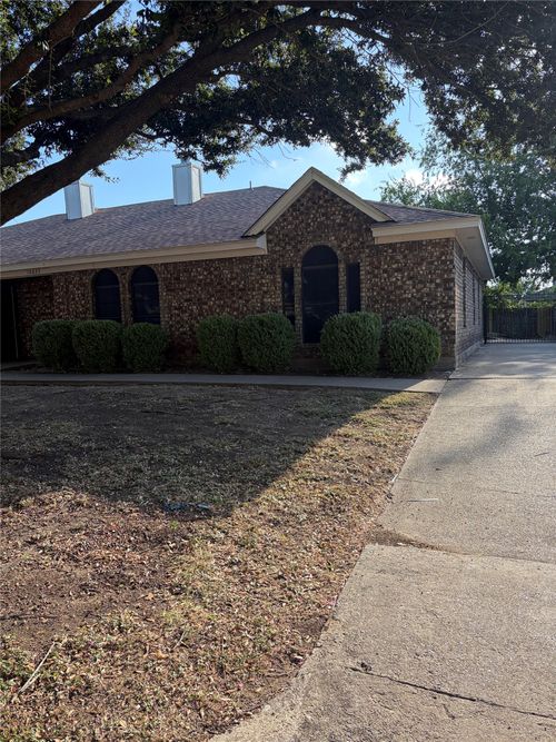 10633 Flamewood Dr, Fort Worth, TX, 76140-5445 | Card Image