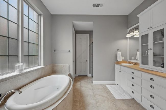 9008 Cypress Creek Rd, House other with 4 bedrooms, 5 bathrooms and null parking in Lantana TX | Image 17