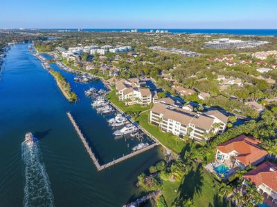 311 - 311 Oak Harbour Drive, Condo with 2 bedrooms, 2 bathrooms and null parking in Juno Beach FL | Image 1