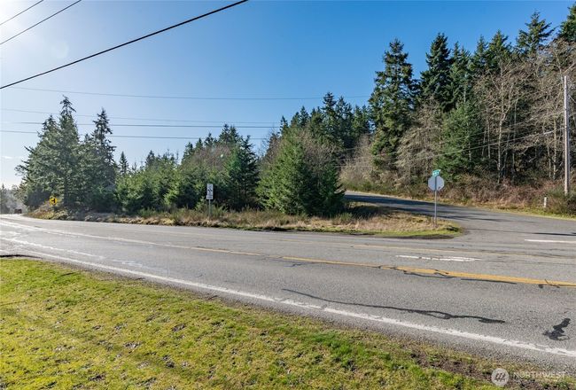Located on the corner of Oak Bay Rd. and Ann Kivley Dr. | Image 4