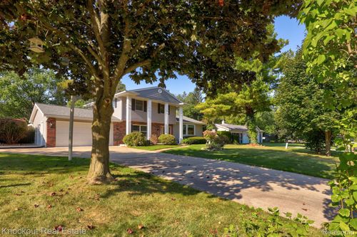 2353 Belle Meade Dr, Davison, MI, 48423-2058 | Card Image