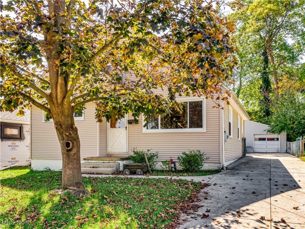 Oakwood St, Barberton, OH 44203