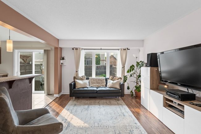 427 Vendevale Ave, House attached with 3 bedrooms, 2 bathrooms and 1 parking in Stittsville ON | Image 8