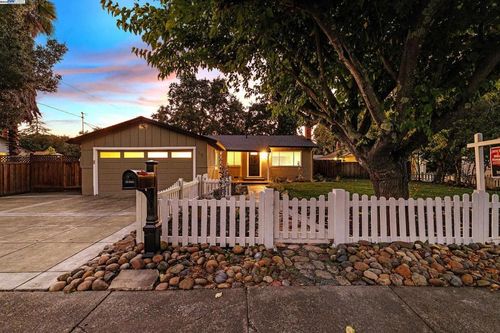 25 Brandon Rd, Pleasant Hill, CA, 94523-3251 | Card Image