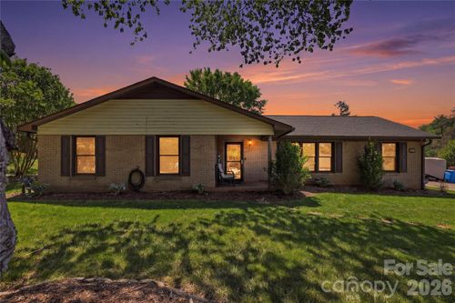 125 Southwood Park Rd, Mooresville, NC, 28117-7490 | Card Image