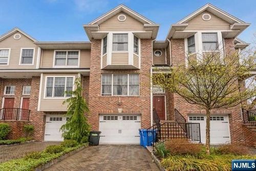 3 Hemlock Ln, Tenafly, NJ, 07670-1740 | Card Image