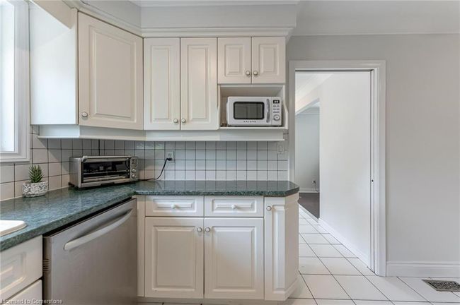 63 W 25 Th St, House other with 4 bedrooms, 1 bathrooms and 4 parking in Hamilton ON | Image 12