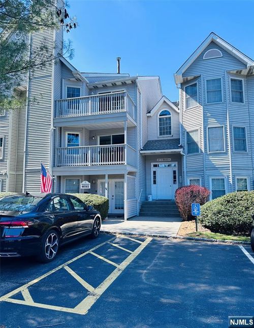 70 Boulder Run Rd, Paterson, NJ, 07501-3353 | Card Image