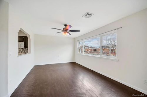 apt-74-1 Atlantic Ave, Farmingdale, NY, 11735-2772 | Card Image