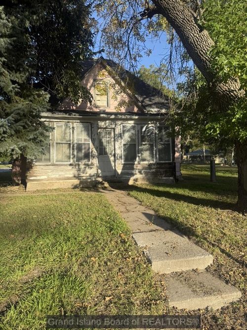 401 S California Ave, Hastings, NE, 68901-6323 | Card Image