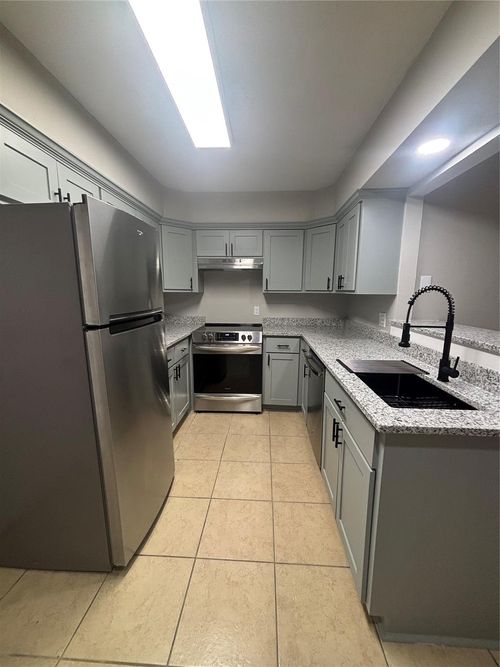 216 S Pruett St, Baytown, TX, 77520-4717 | Card Image