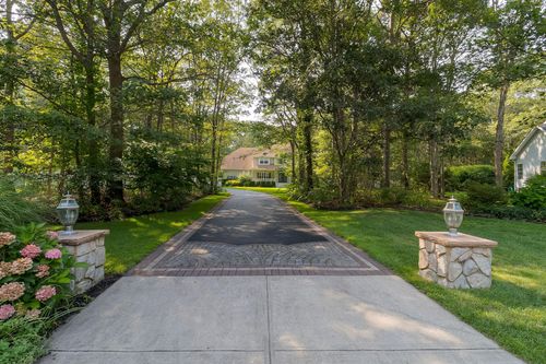 8 Davidson Dr, Manorville, NY, 11949-2423 | Card Image