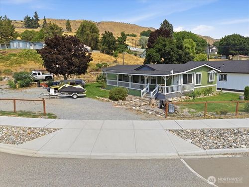 634 Warren Ave W, Pateros, WA, 98846-5806 | Card Image