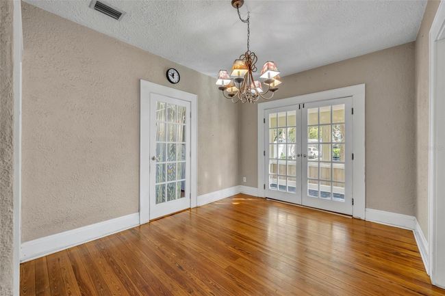 Access to inside laundry room and sunroom | Image 10
