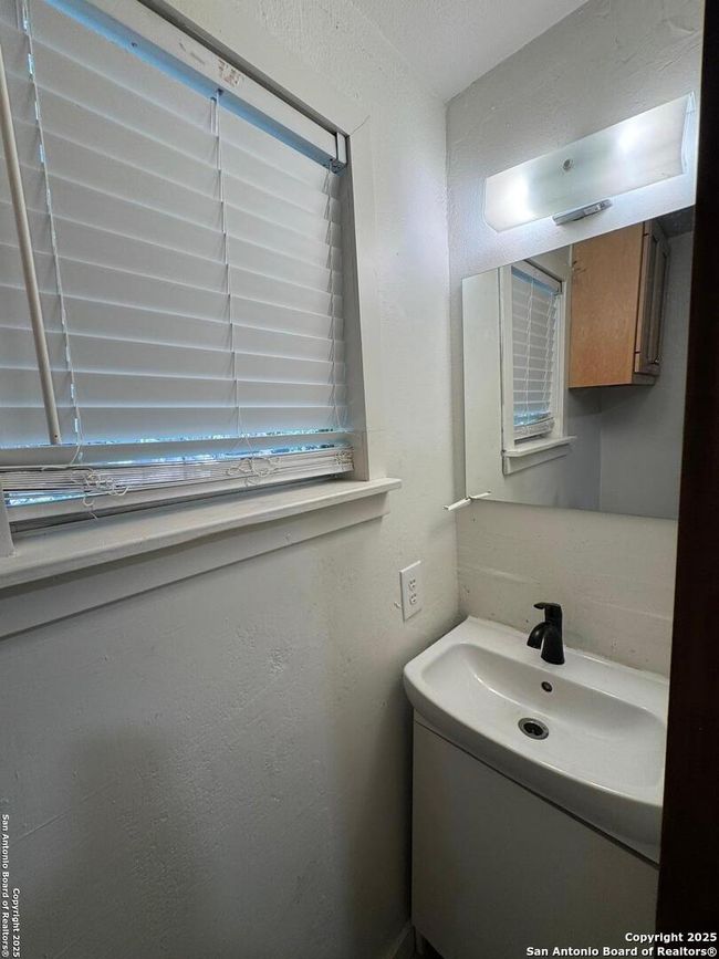 B - 4713 Red Bluff Rd, House other with 3 bedrooms, 1 bathrooms and null parking in Austin TX | Image 6