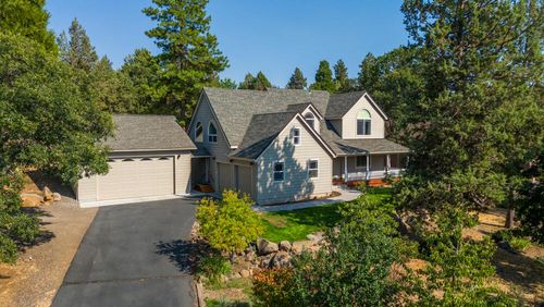 10831 Kestrel Rd, Klamath Falls, OR, 97601-8608 | Card Image