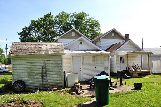 82 W 1 St St, House other with 5 bedrooms, 2 bathrooms and null parking in Frazeysburg OH | Image 10