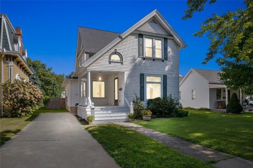 304 E Union St, Manchester, IA, 52057-1429 | Card Image
