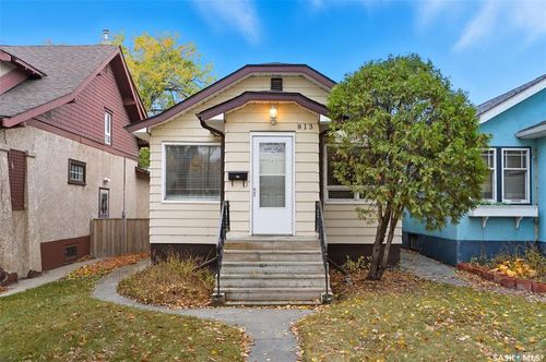 813 4th Ave N, Saskatoon, SK, S7K2N3 | Card Image
