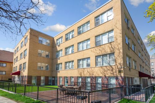 4w-1303 W Estes Ave, Chicago, IL, 60626-5404 | Card Image