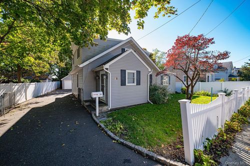 38 High St, Roslyn Heights, NY, 11577-1926 | Card Image