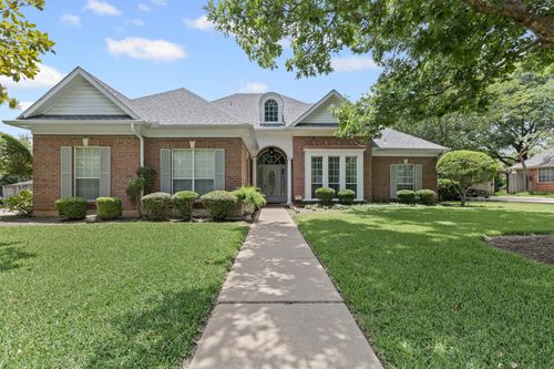 1104 Cherrywood Dr, Cleburne, TX, 76033-6651 | Card Image