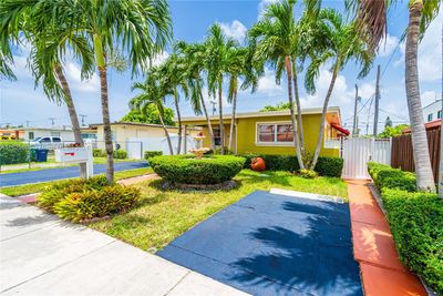 9421 Sw 37th St, House other with 4 bedrooms, 4 bathrooms and null parking in Miami FL | Image 3