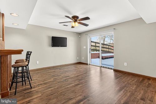 8564 Opal Rd, WARRENTON, VA, 20186-8637 | Card Image