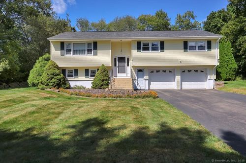 18 E Ridge Dr, Middlebury, CT, 06762-2025 | Card Image