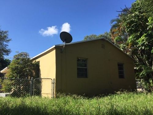 02-18202 Ne 25th Pl, North Miami Beach, FL, 33160-2016 | Card Image