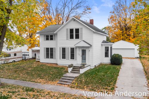 307 N Ferry St, Ludington, MI, 49431-1612 | Card Image