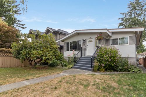 10 Stratford Ave N, Burnaby, BC, V5B1K9 | Card Image