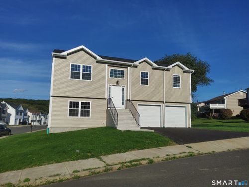 16 Kingsley Ct, Waterbury, CT, 06704-1583 | Card Image
